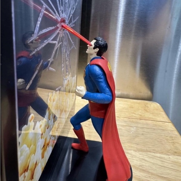 Superman Heat vision exclusive popcorn bucket collectible - Picture 2 of 4